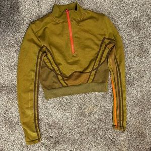 NWT Fabletics Cropped Mock Turtleneck